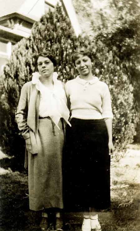 Hazel&Ruth-Ontario-early30s