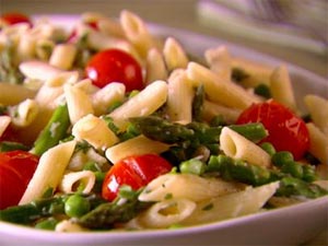 Penne with Asparagus and Tomatoes