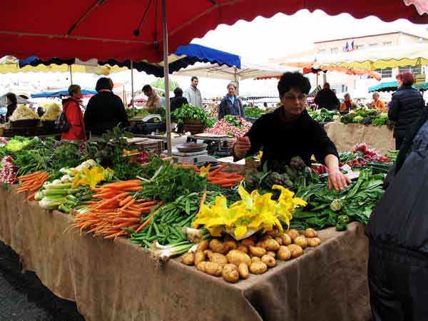 VegetableMarket-042405-952a