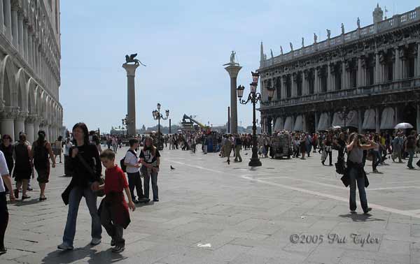 PiazzaSanMarco-043005-128p