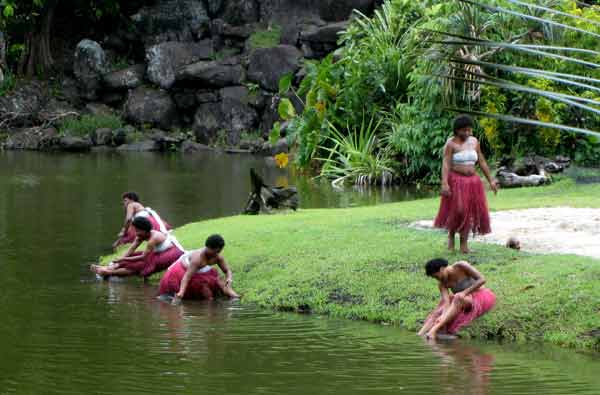 2426-GirlsAtRiver-071014-1114a