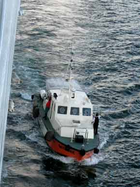 2479-PilotBoatLeaves-071014-52330p