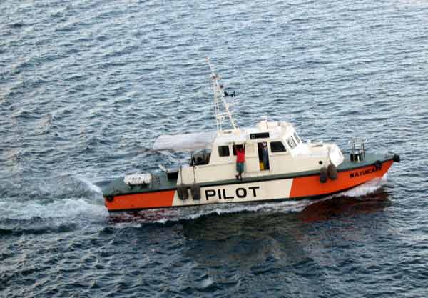 2481-WavesFromPilotBoat-071014-52345p