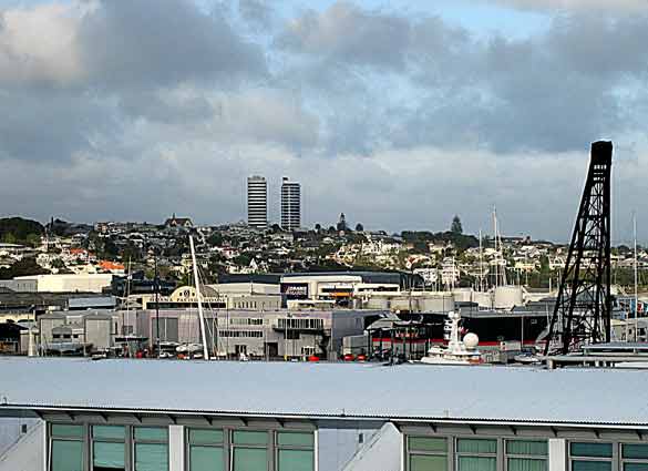 021-2514-HiltonHotelWindows-TowersOnHill-071017-653a