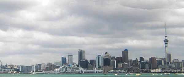 2729-AucklandSkylineFromBus-071017-130p