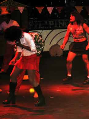 FilipinoCrewShow-Singer-041705-1147p