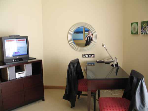 HotelRoomDesk-050205-235p