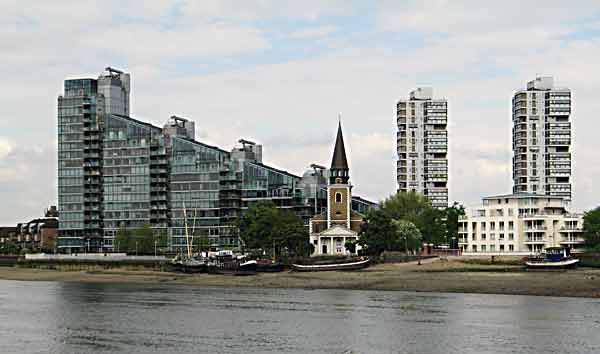 Contrasts on the Thames-050205-343p