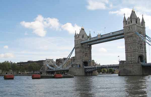 TowerBridge-050305-1058a