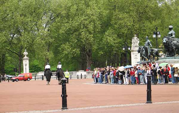 BuckinghamPalace-050305-1108a