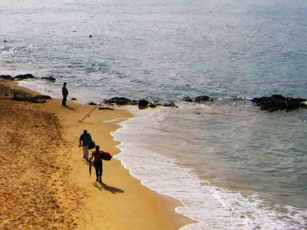 beach-cruiseShip-050505