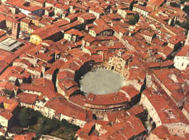 lucca_amphitheatre_anfiteatro