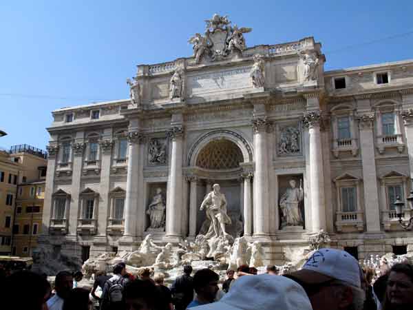 trevi-fountain-042605-313p