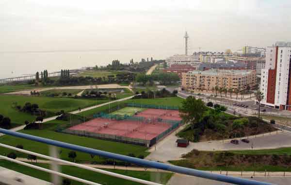 tennisCourts-condos-042005-923a