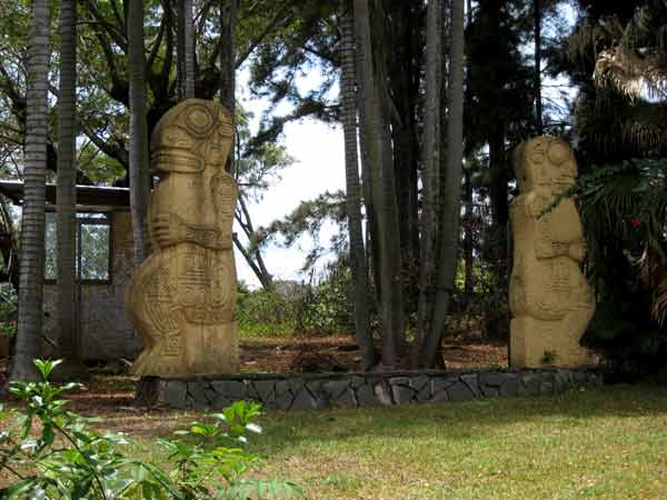 1667-Totems@OneTreeHill-071007-1155a