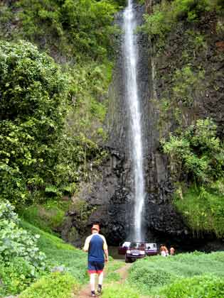 1701-ManWalking-Waterfall-071007-1254p
